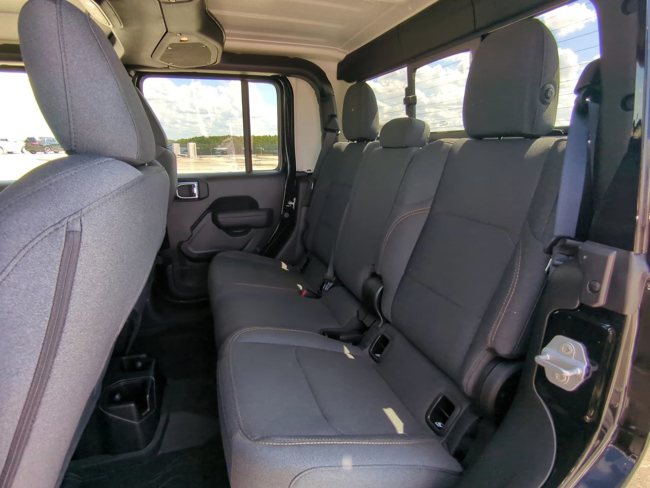 2025 Jeep Gladiator - Photo 15