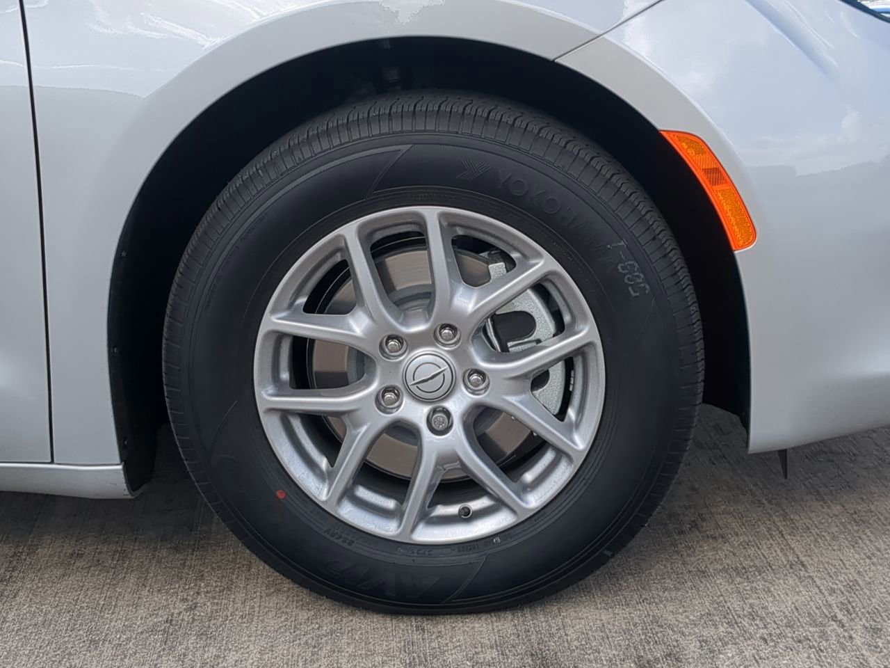2026 Chrysler Voyager - Photo 11