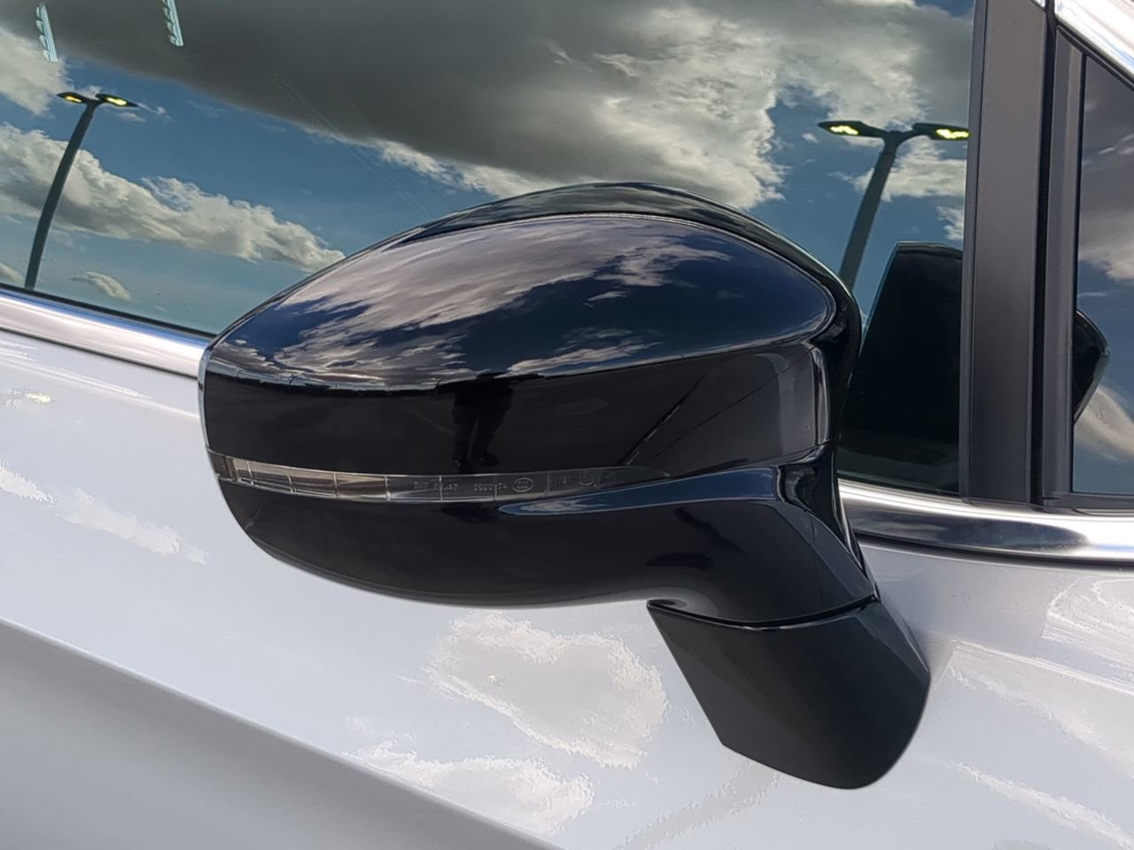 2026 Chrysler Voyager - Photo 12