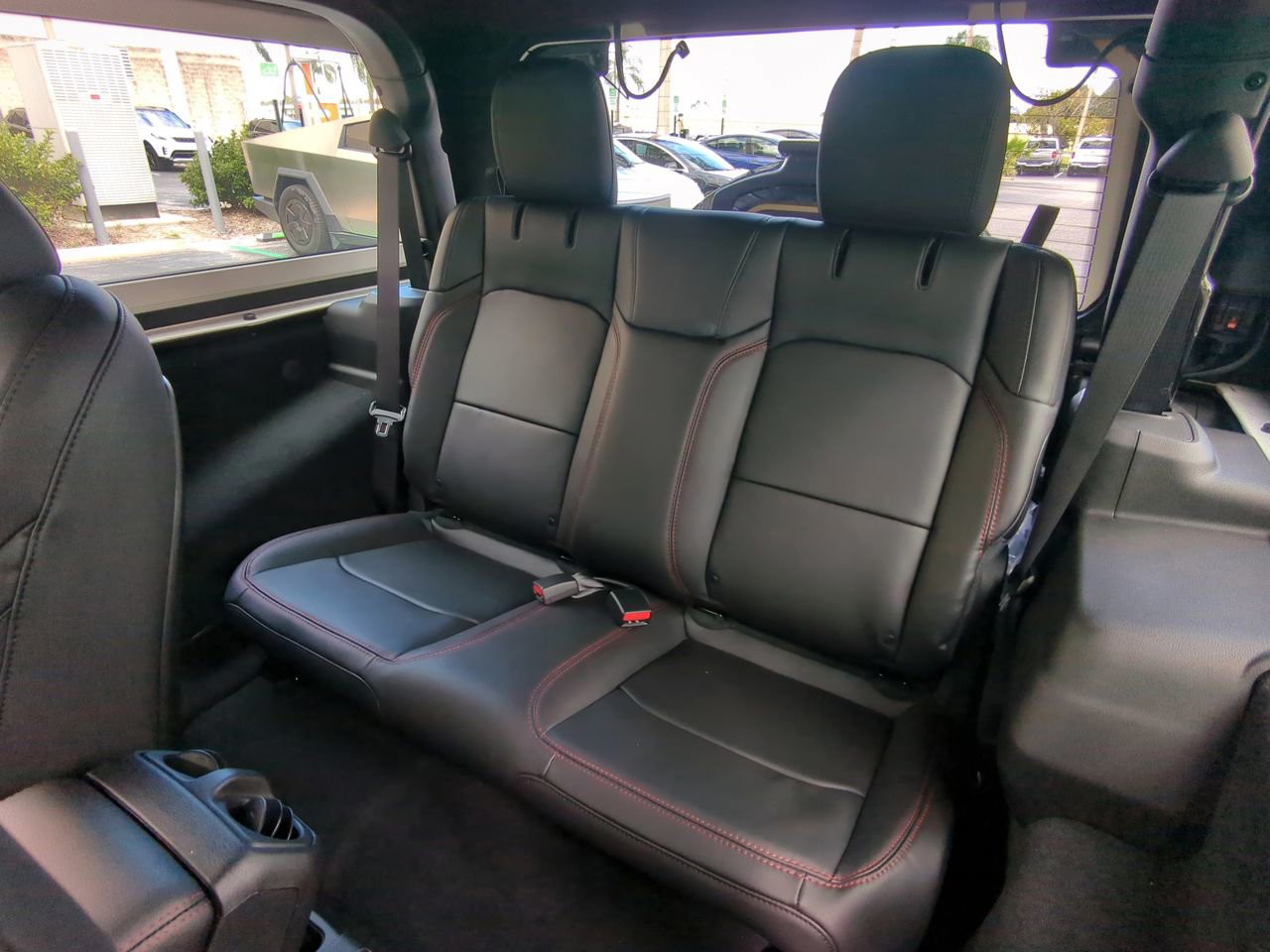 2026 Jeep Wrangler - Photo 15