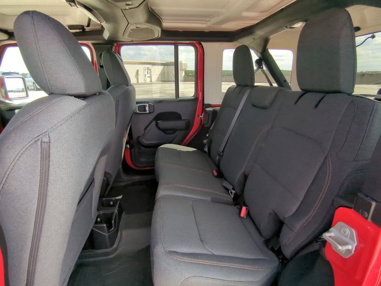 2026 Jeep Wrangler - Photo 15