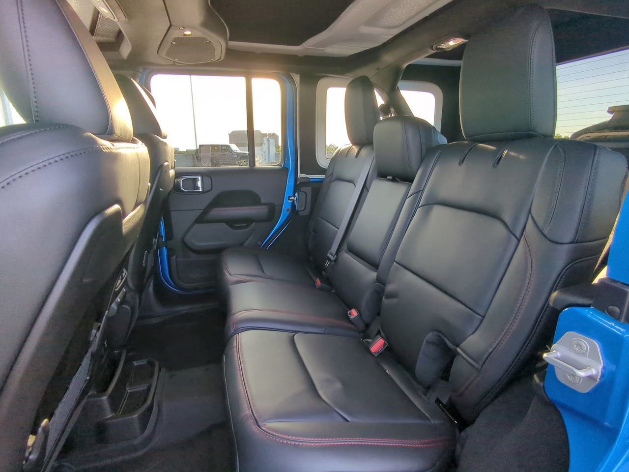 2026 Jeep Wrangler - Photo 15