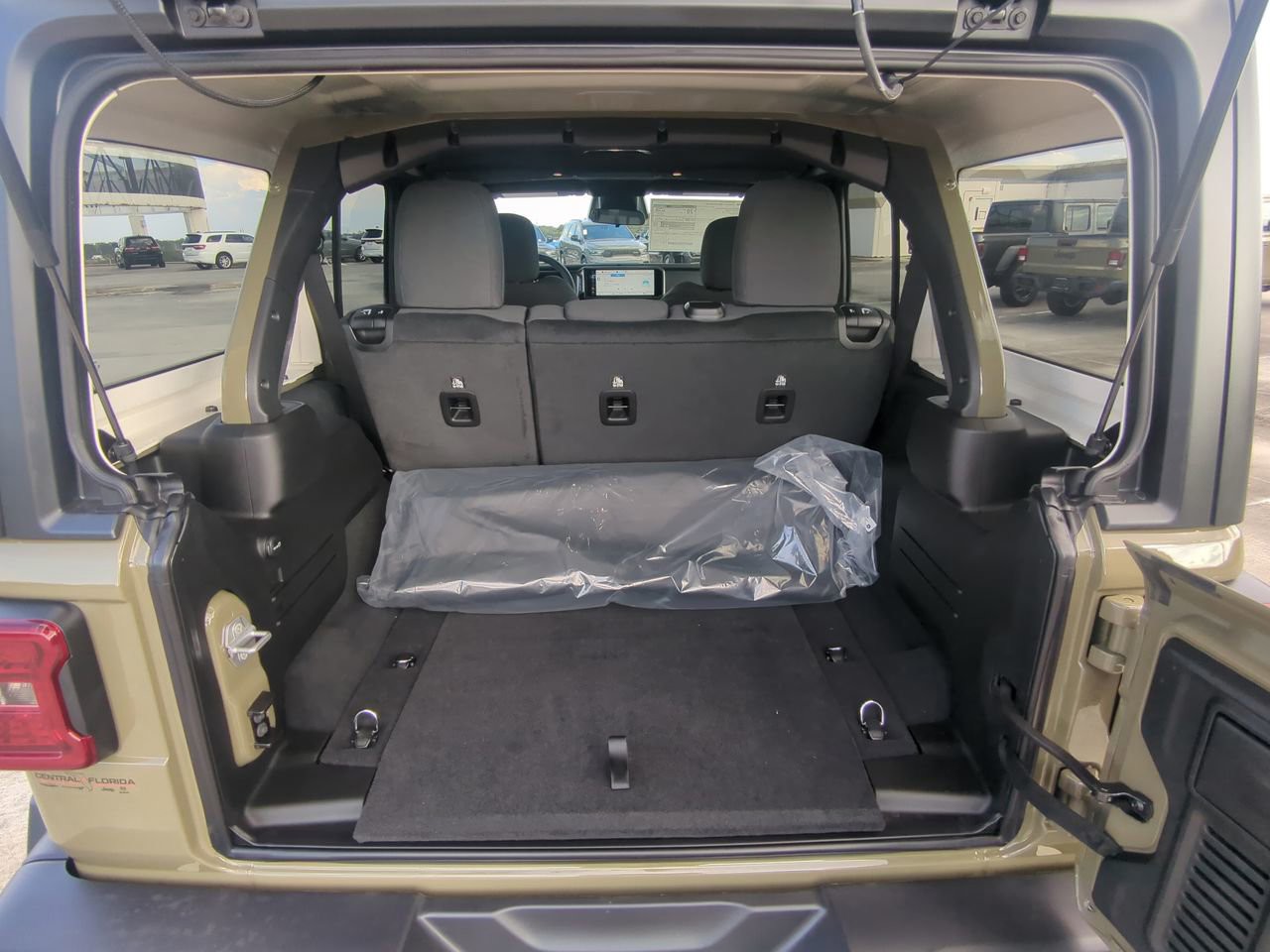 2026 Jeep Wrangler - Photo 14