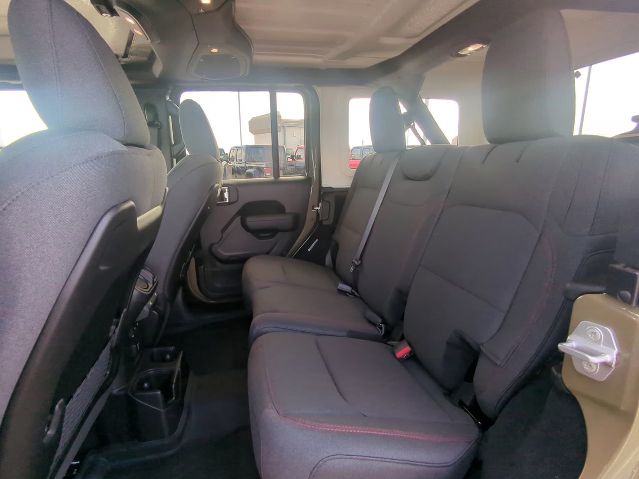 2026 Jeep Wrangler - Photo 15