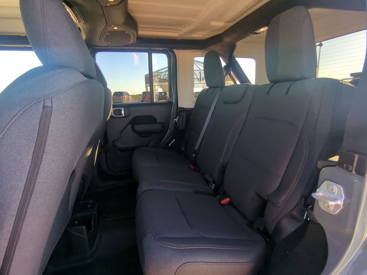 2026 Jeep Wrangler - Photo 15