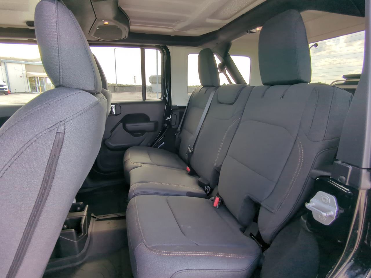 2026 Jeep Wrangler - Photo 15