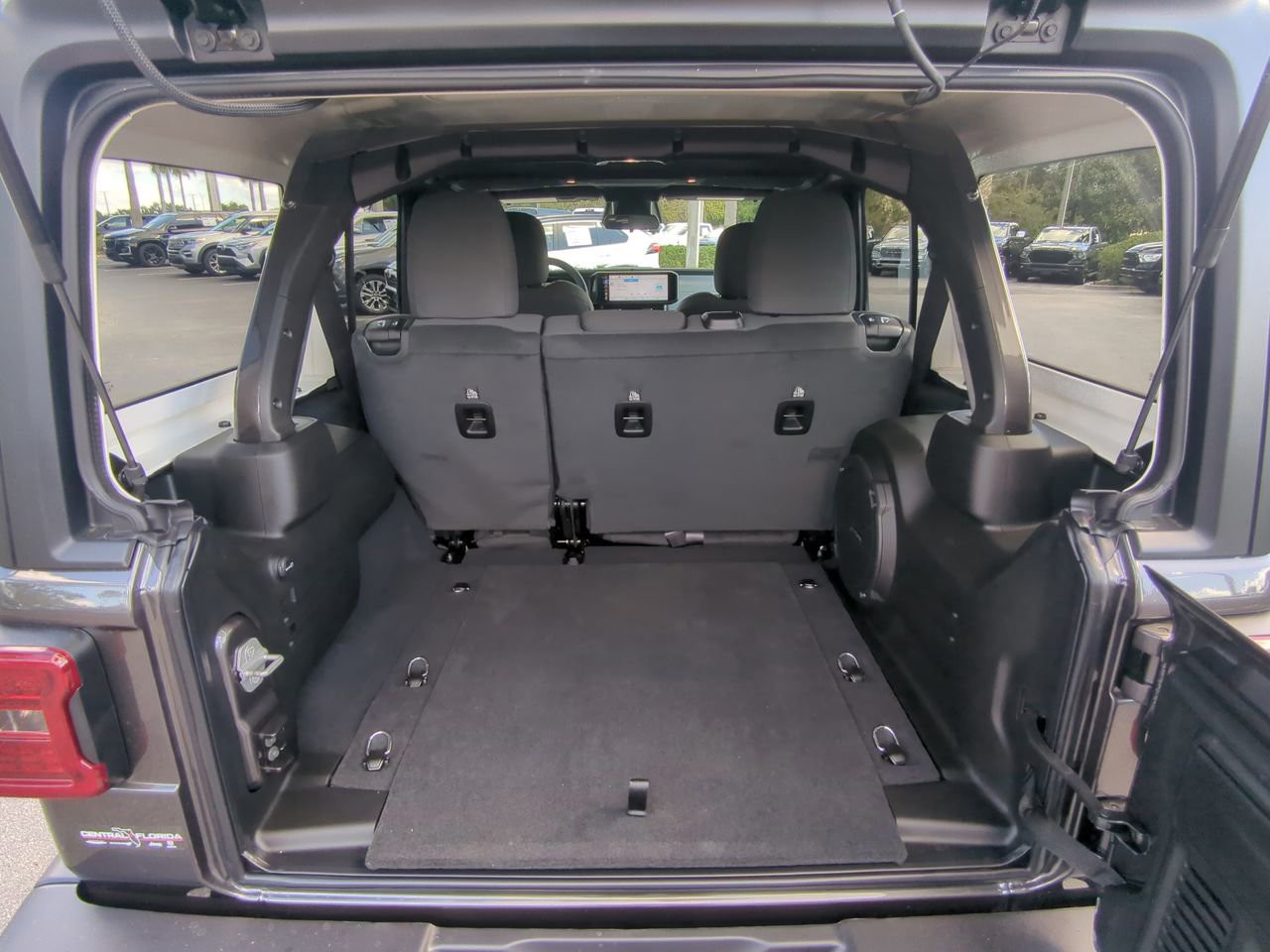 2026 Jeep Wrangler - Photo 14