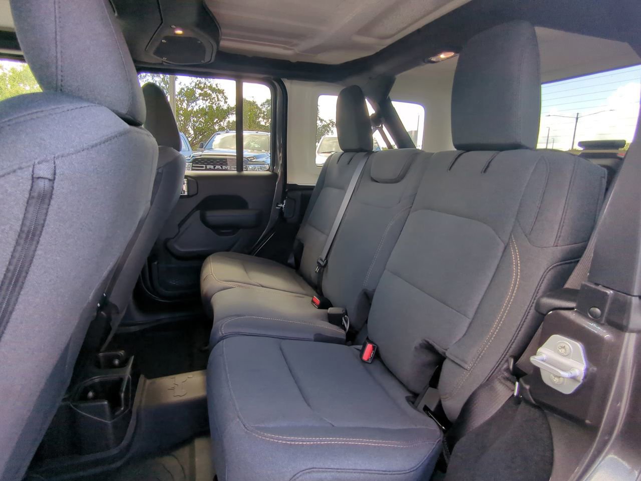 2026 Jeep Wrangler - Photo 15