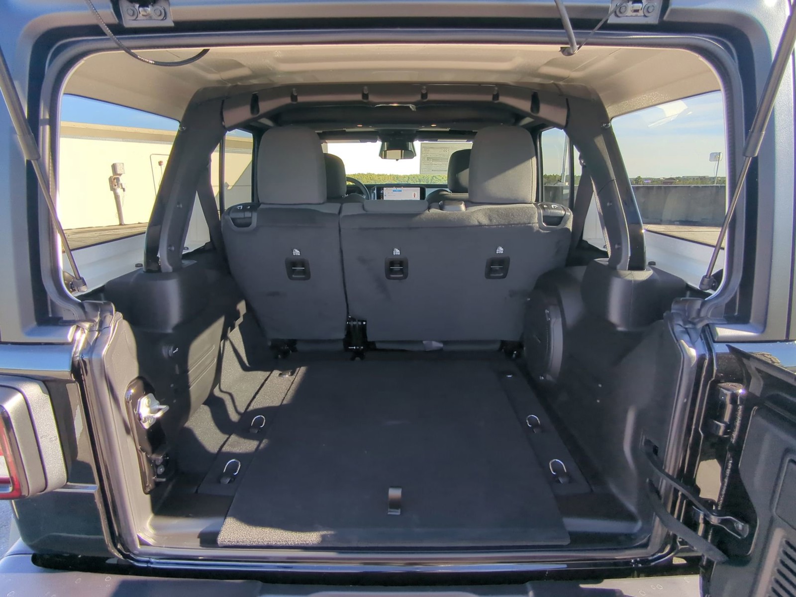 2026 Jeep Wrangler - Photo 14