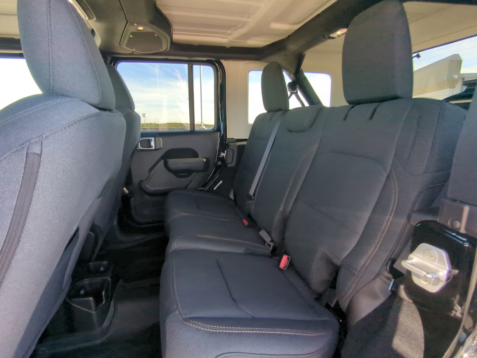 2026 Jeep Wrangler - Photo 15