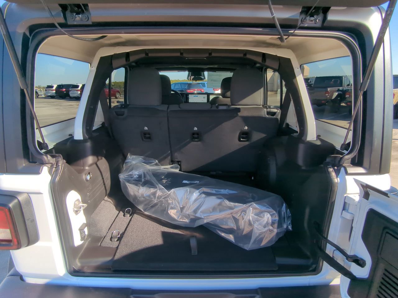 2026 Jeep Wrangler - Photo 14