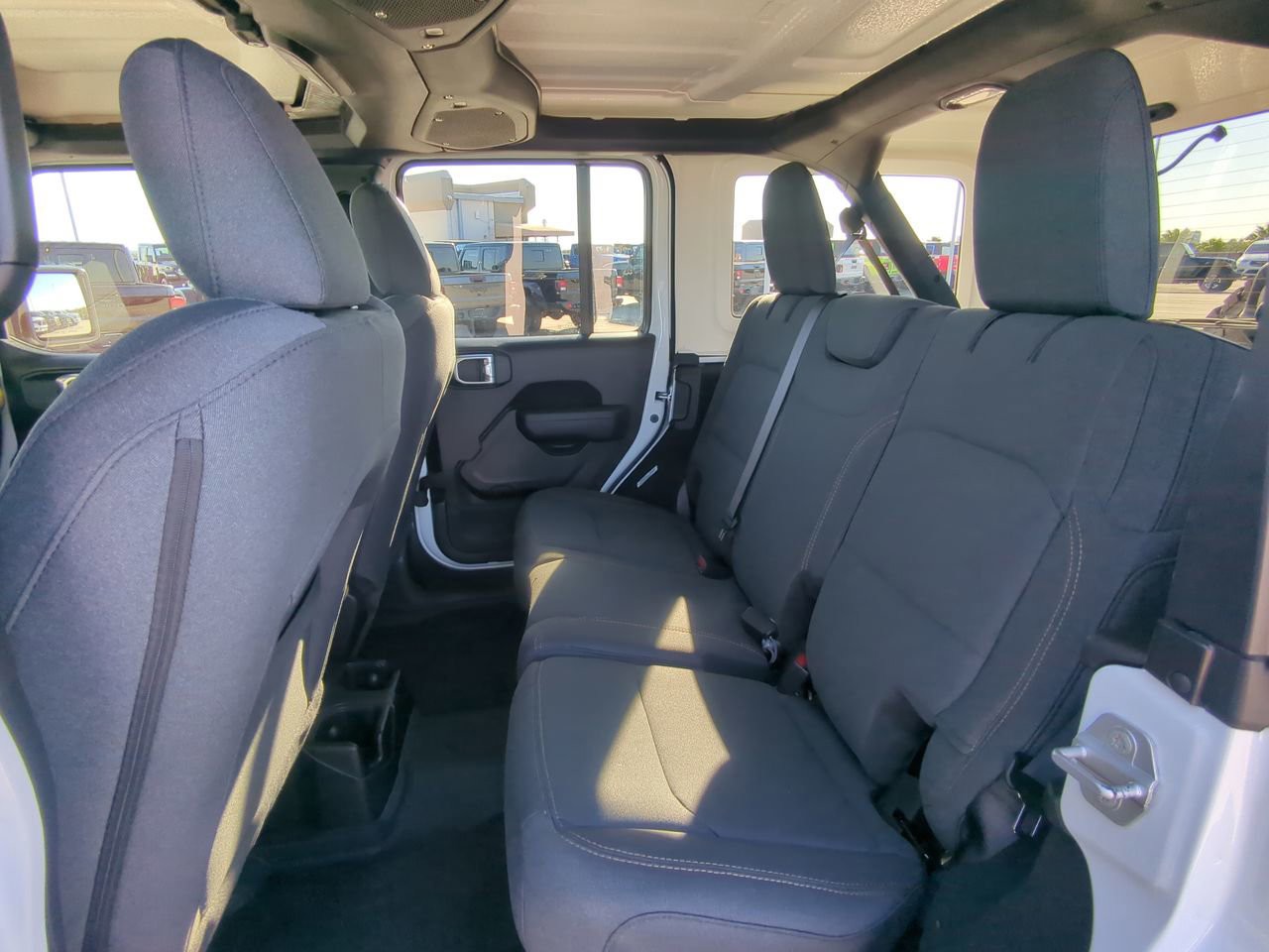 2026 Jeep Wrangler - Photo 15