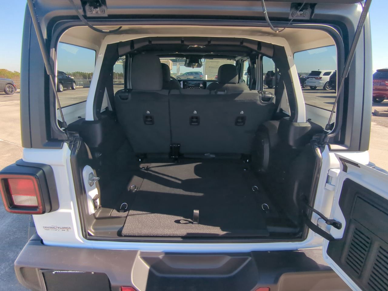 2026 Jeep Wrangler - Photo 14