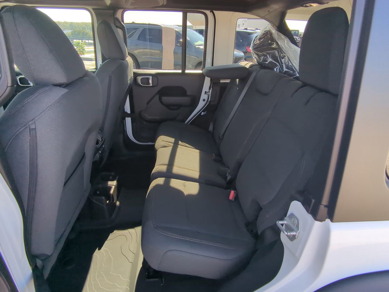 2026 Jeep Wrangler - Photo 15