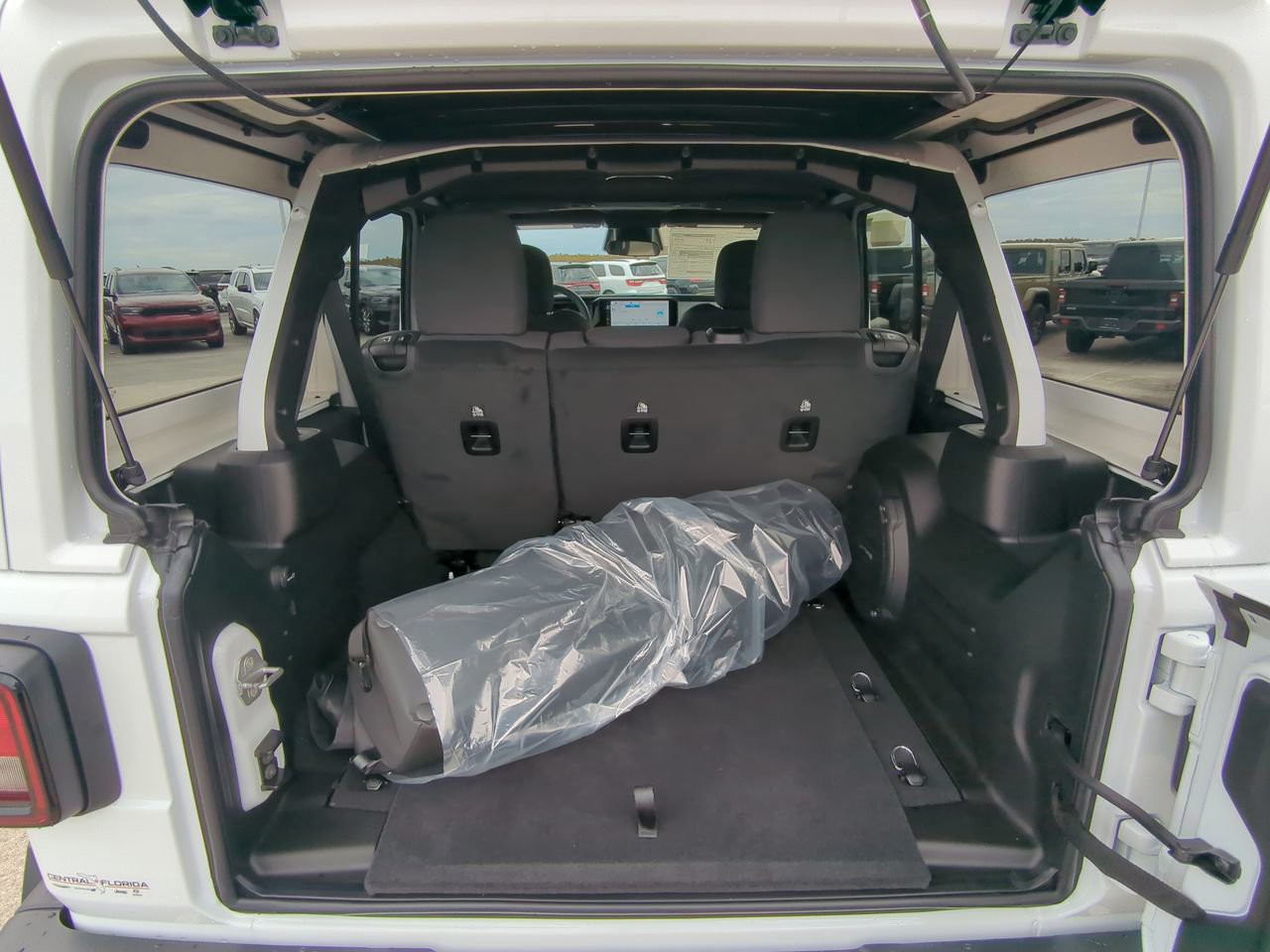 2026 Jeep Wrangler - Photo 14
