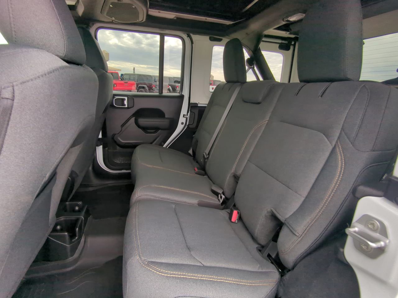 2026 Jeep Wrangler - Photo 15