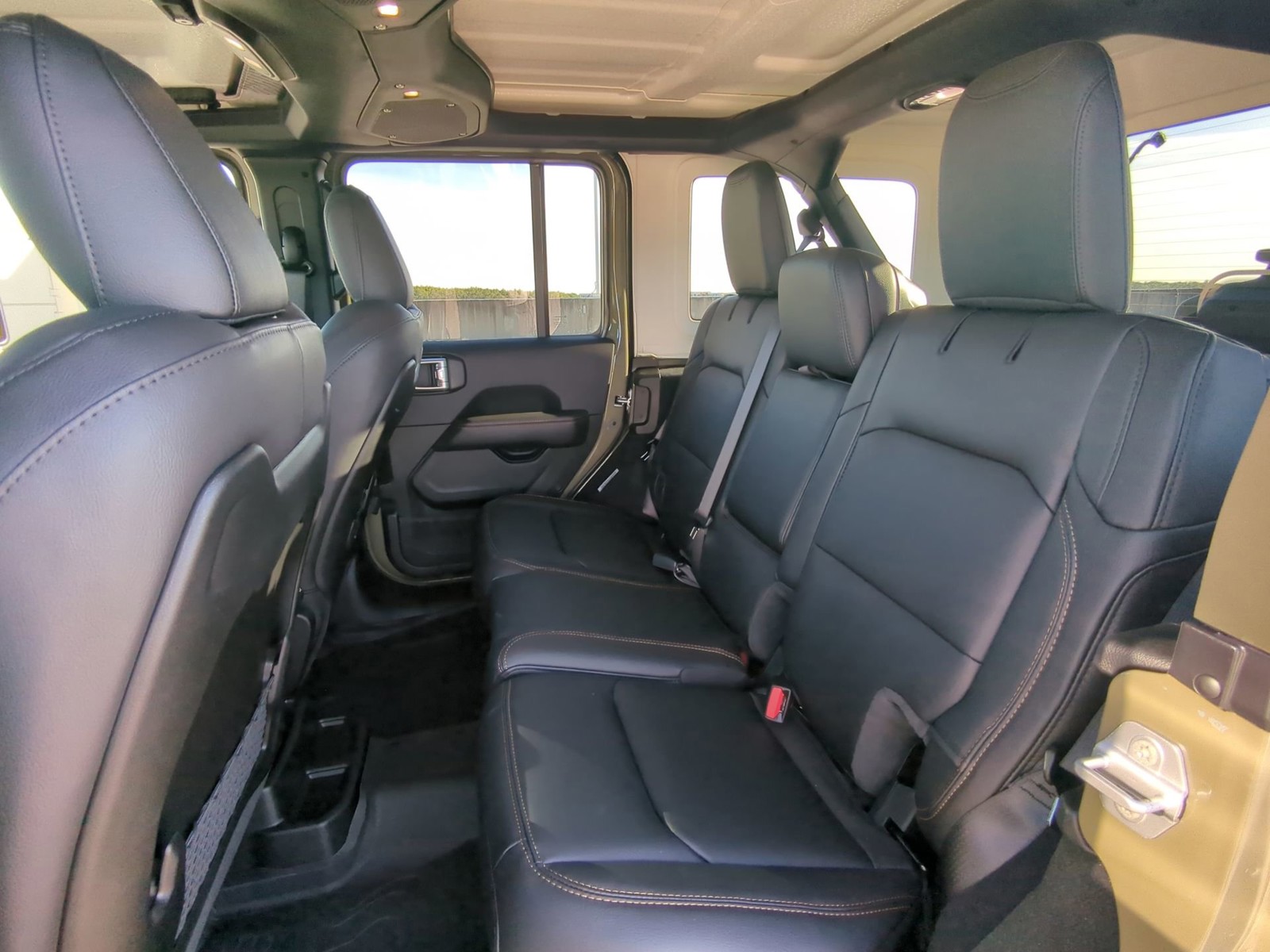 2026 Jeep Wrangler - Photo 15