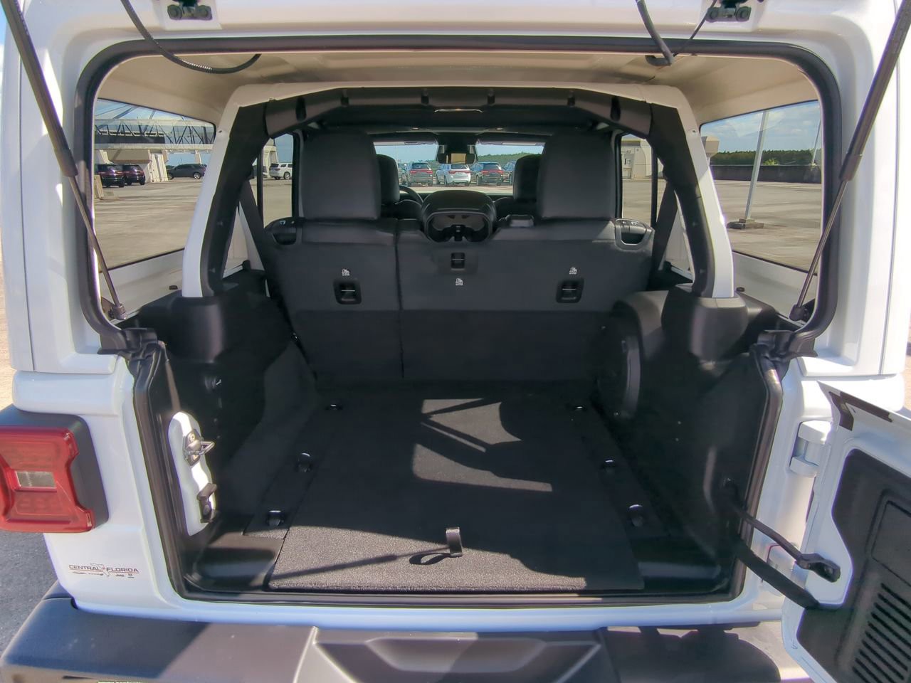 2026 Jeep Wrangler - Photo 14