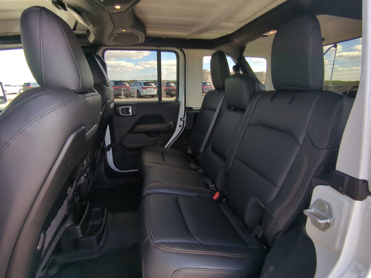 2026 Jeep Wrangler - Photo 15