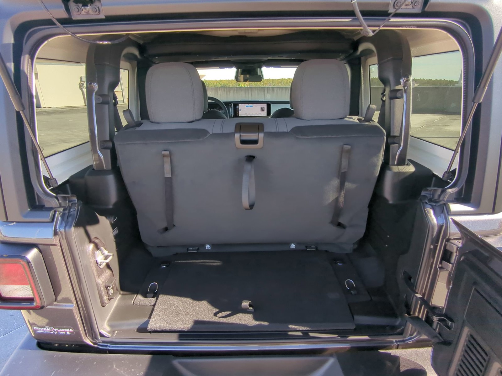 2026 Jeep Wrangler - Photo 14