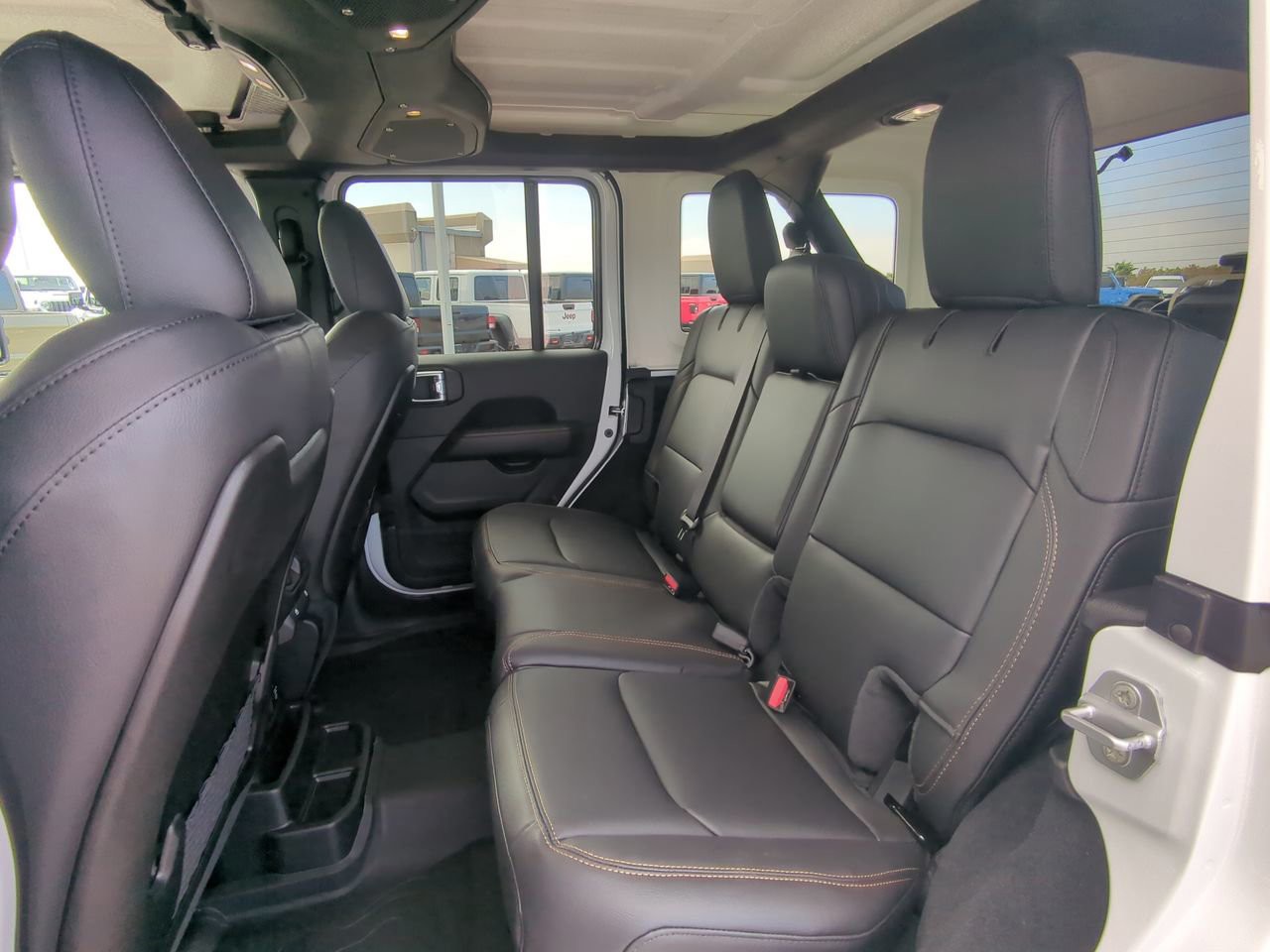 2026 Jeep Wrangler - Photo 15