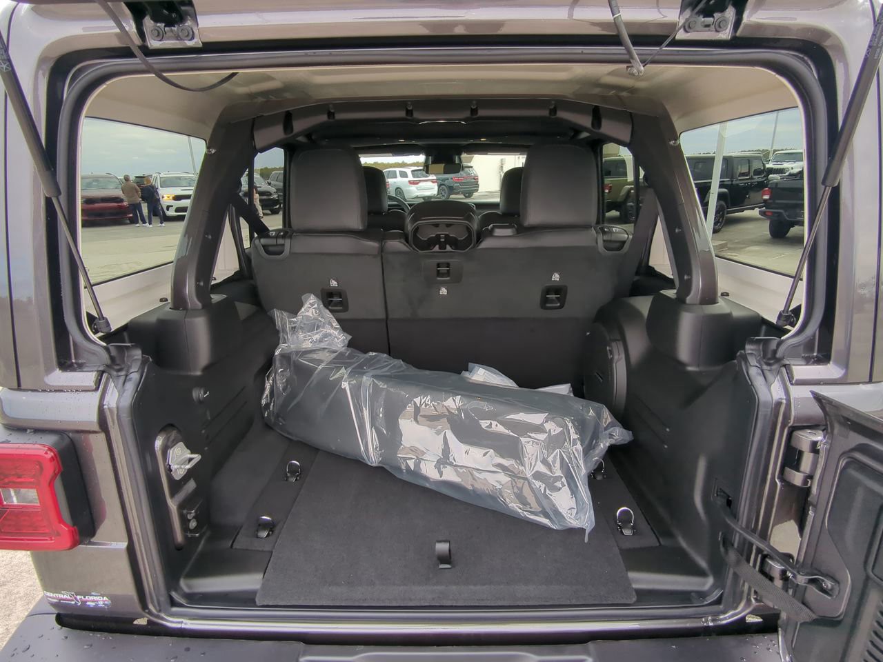 2026 Jeep Wrangler - Photo 14