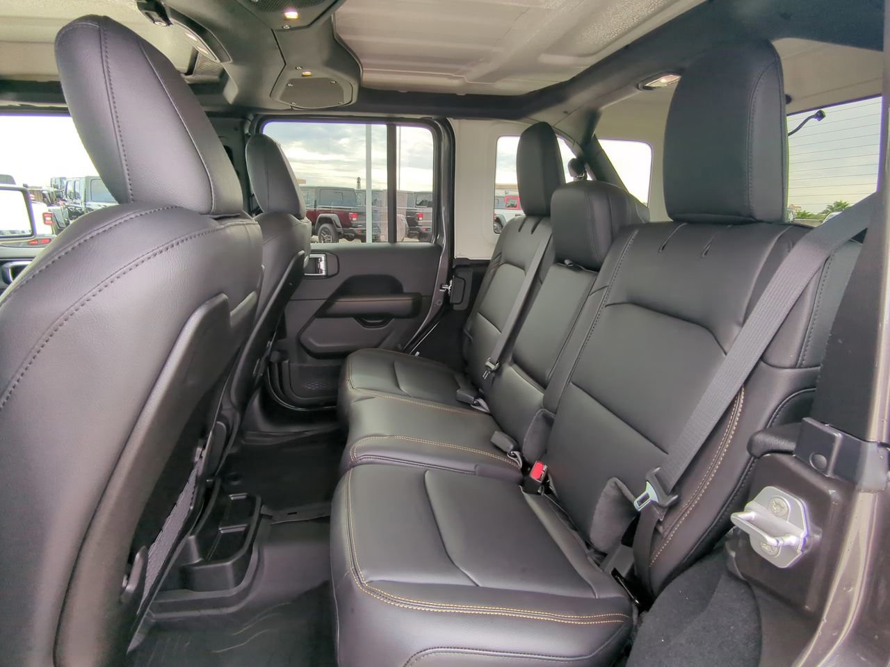 2026 Jeep Wrangler - Photo 15