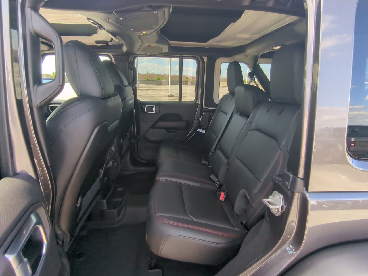 2026 Jeep Wrangler - Photo 14