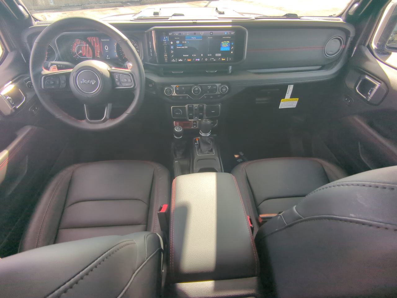 2026 Jeep Wrangler - Photo 15