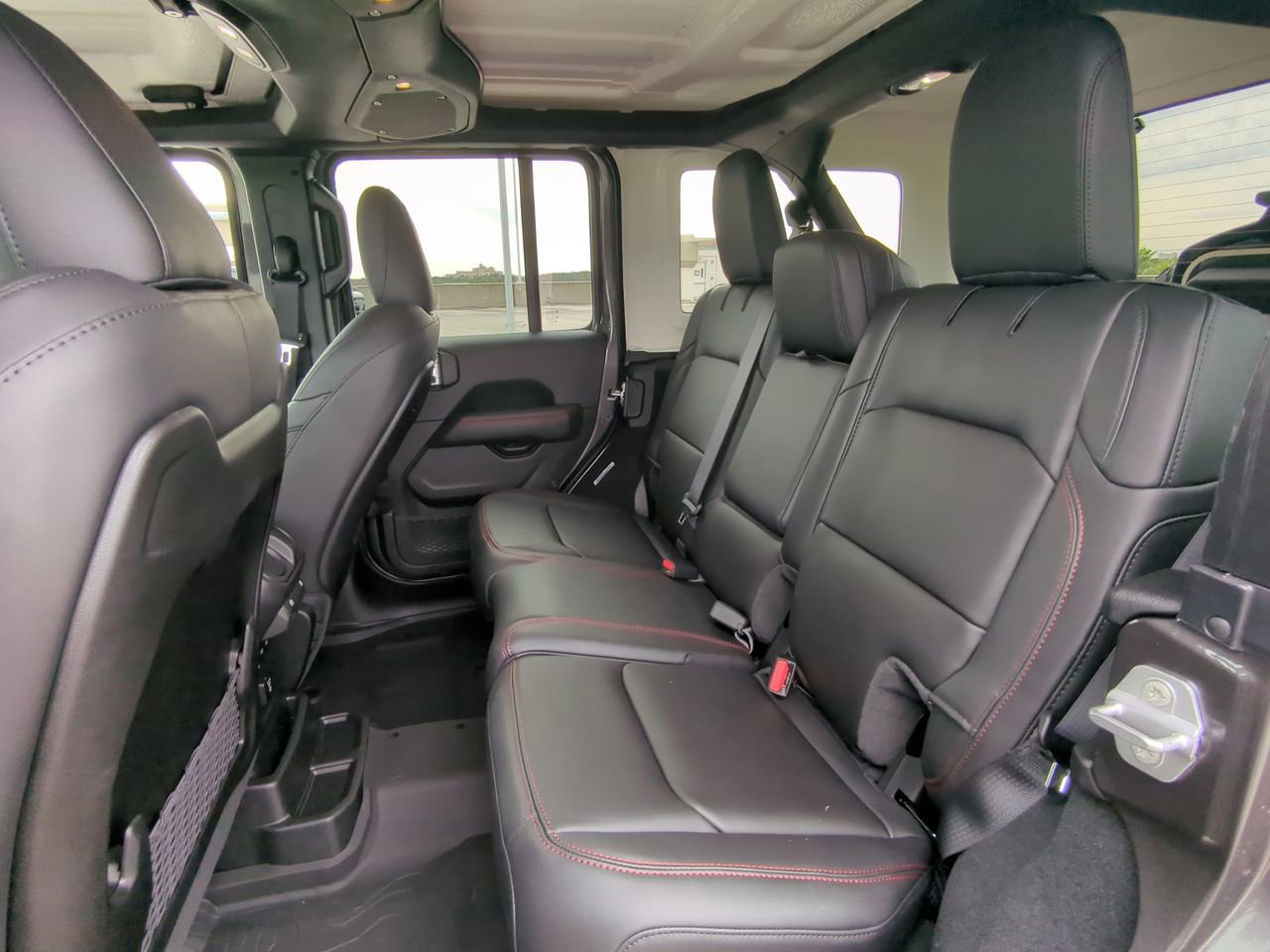 2026 Jeep Wrangler - Photo 15