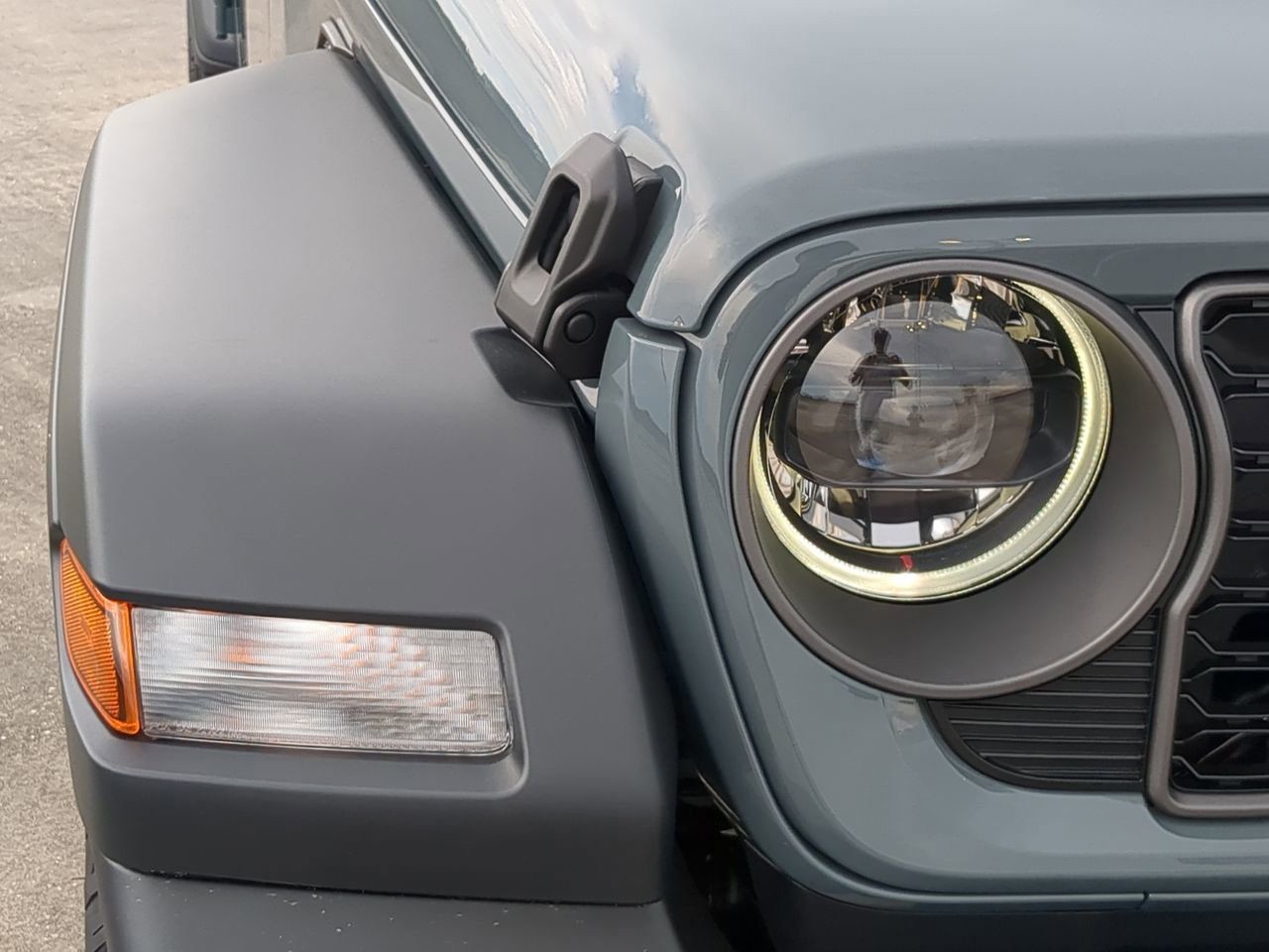 2025 Jeep Wrangler - Photo 10