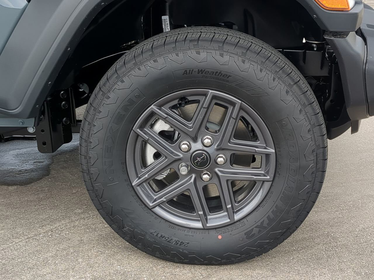 2025 Jeep Wrangler - Photo 11