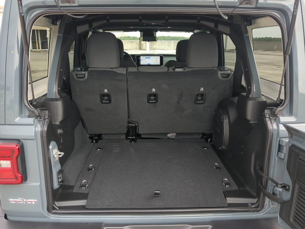 2025 Jeep Wrangler - Photo 14