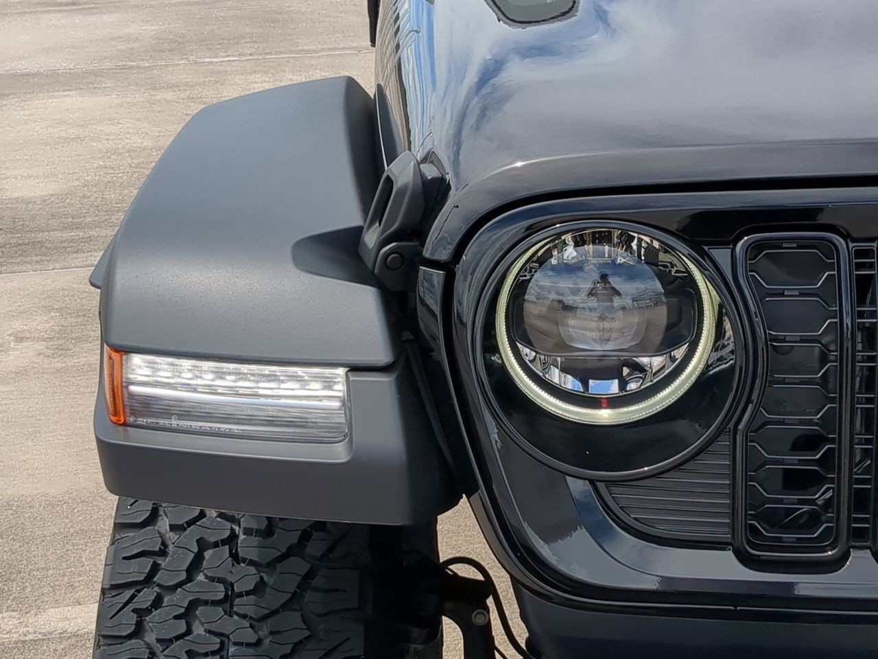 2025 Jeep Wrangler - Photo 10