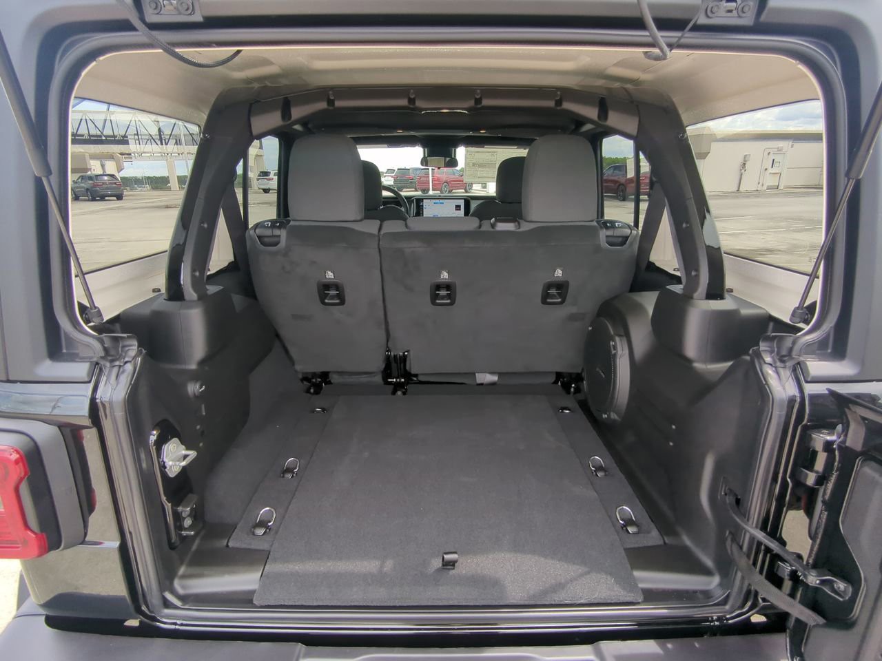 2025 Jeep Wrangler - Photo 14