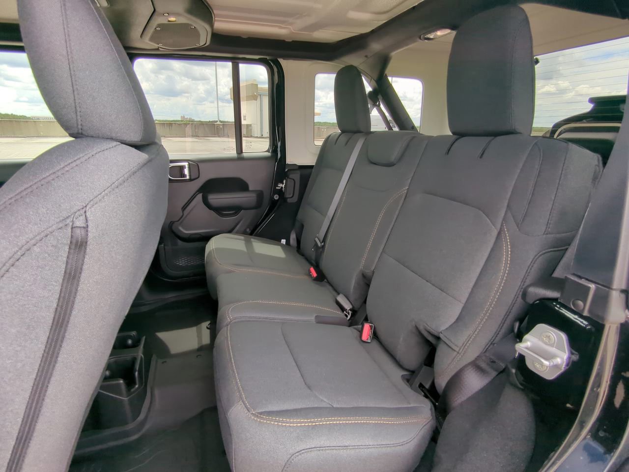 2025 Jeep Wrangler - Photo 15