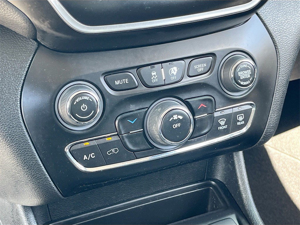 2021 Jeep Cherokee - Photo 15