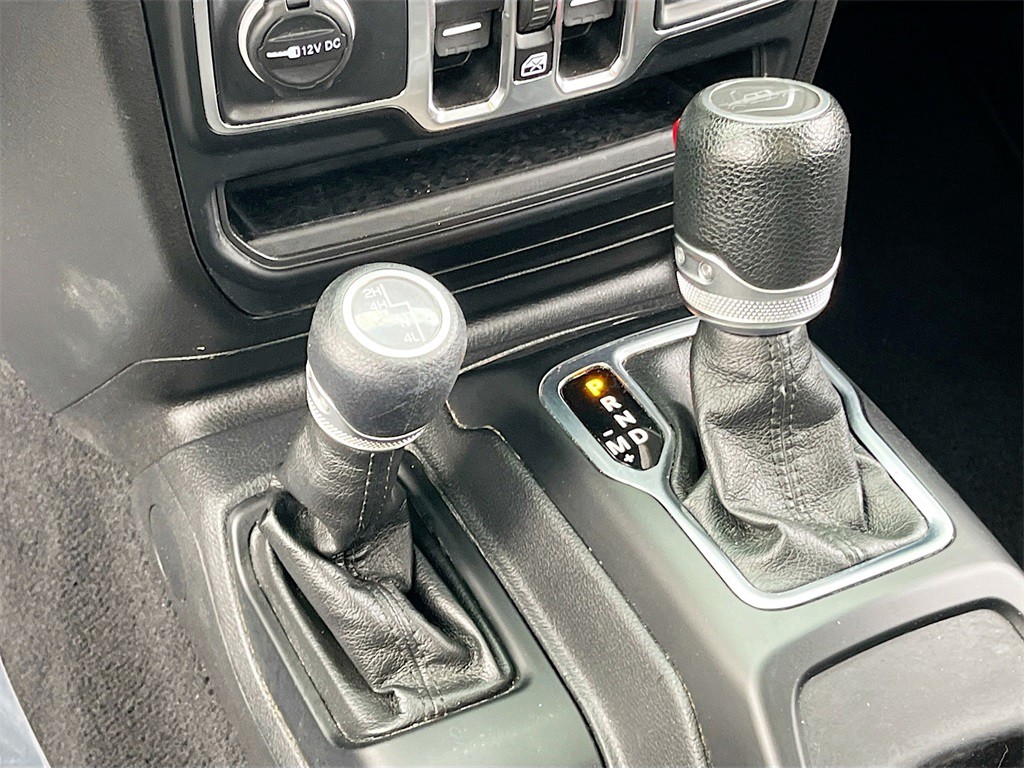 2023 Jeep Gladiator - Photo 16