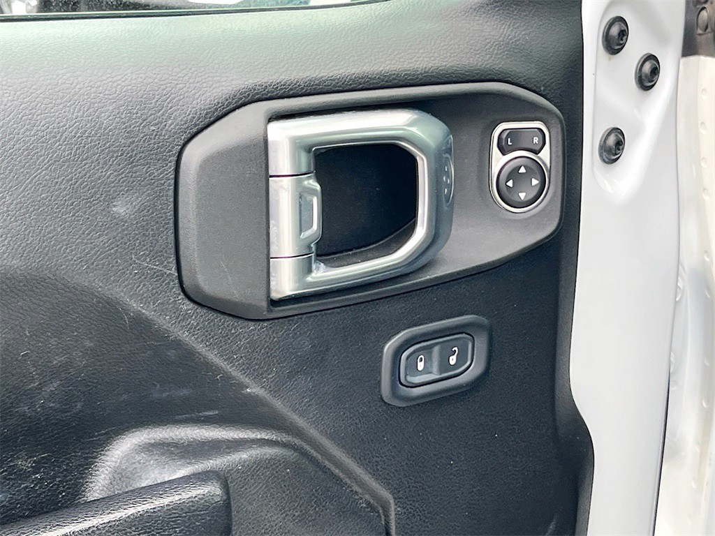 2023 Jeep Gladiator - Photo 17