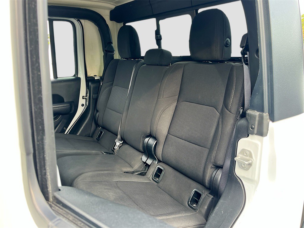 2023 Jeep Gladiator - Photo 21