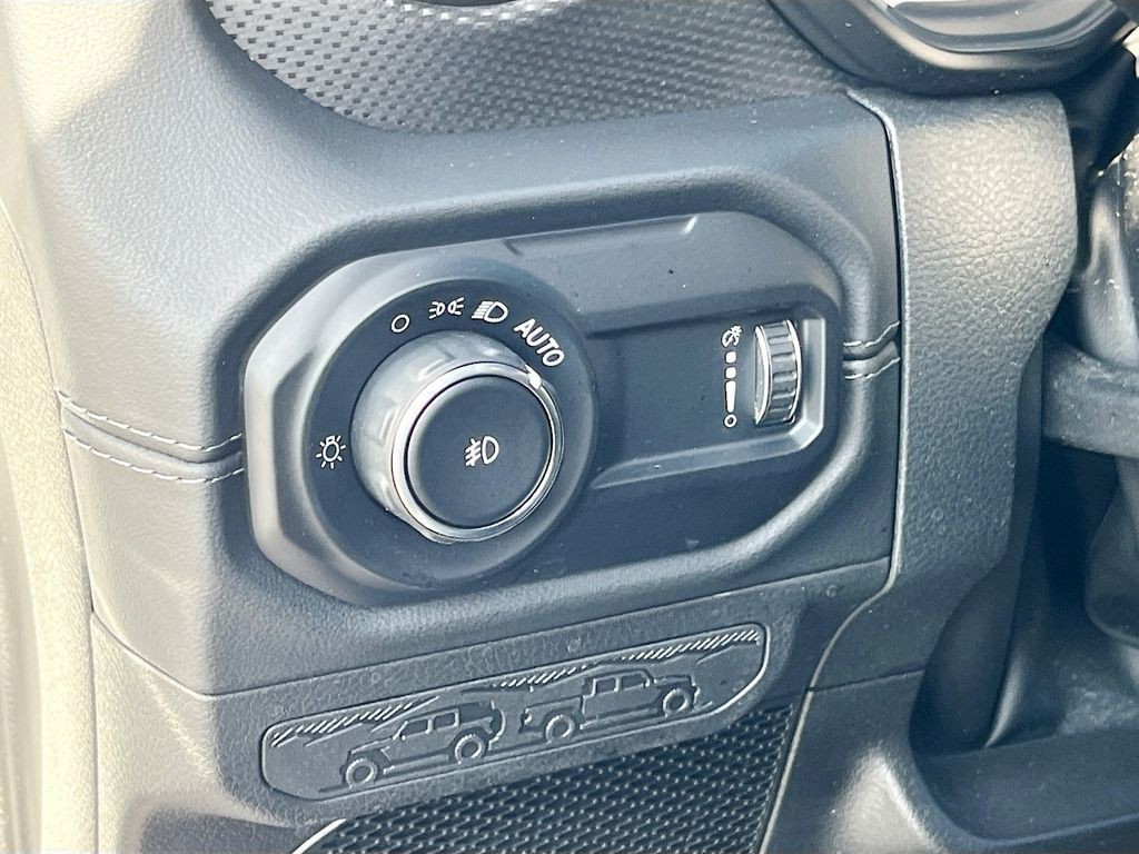 2024 Jeep Wrangler - Photo 10