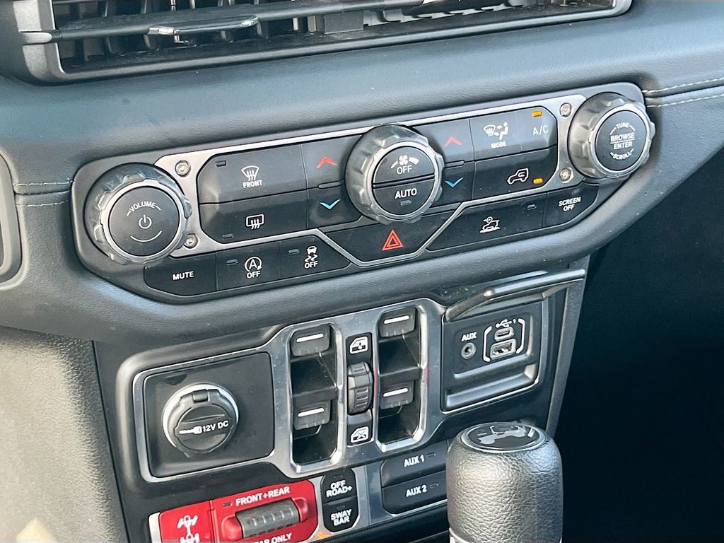 2024 Jeep Wrangler - Photo 15