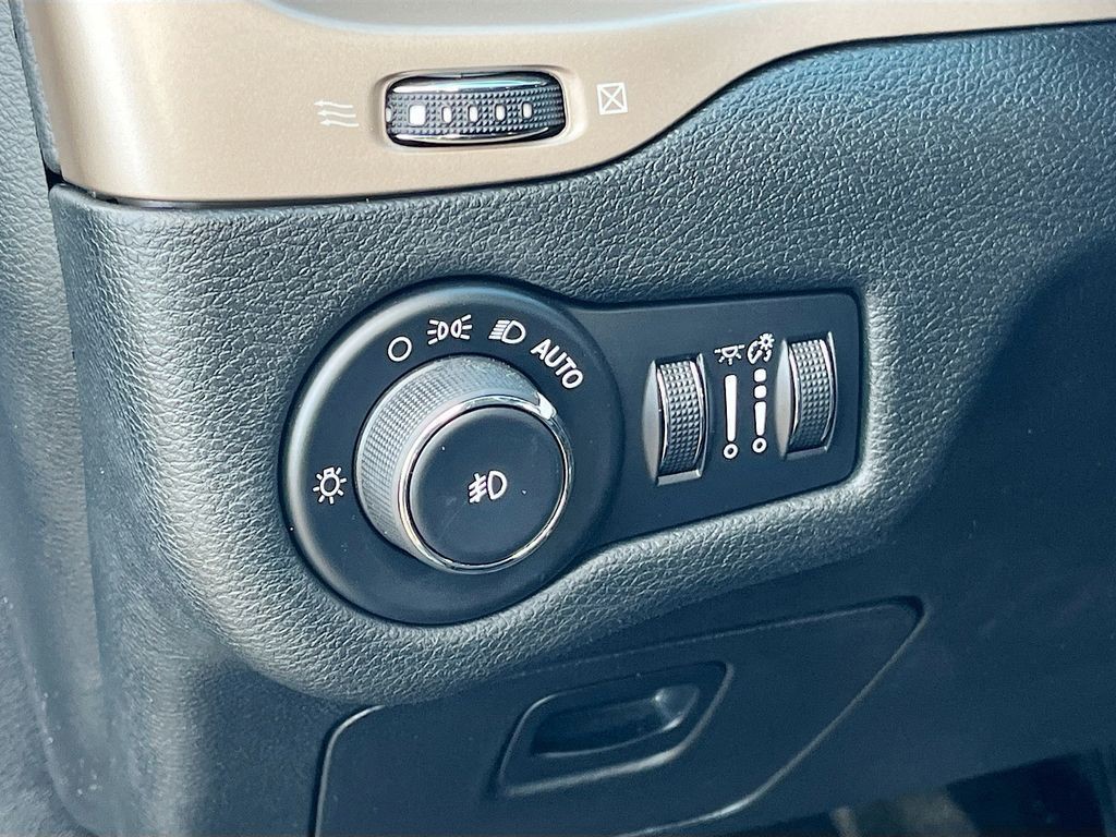 2016 Jeep Cherokee - Photo 10