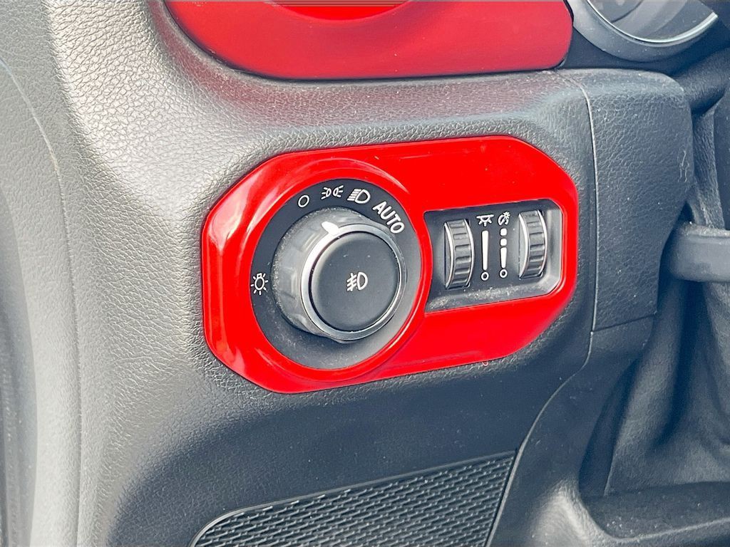 2021 Jeep Wrangler - Photo 10