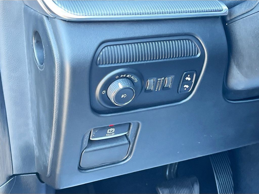 2022 Jeep Grand Wagoneer - Photo 10