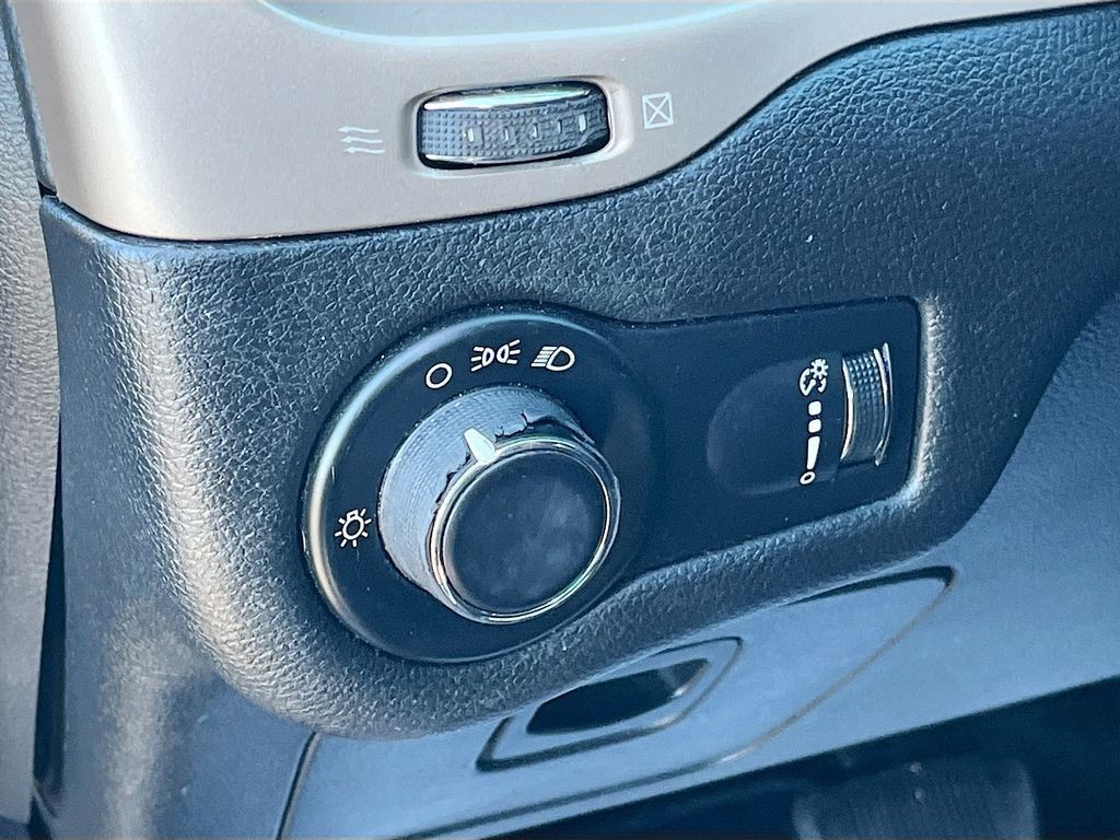 2016 Jeep Cherokee - Photo 10