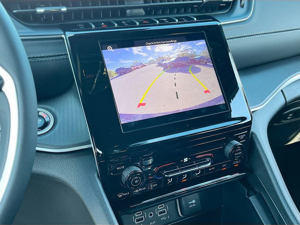 2025 Jeep Grand Cherokee - Photo 13