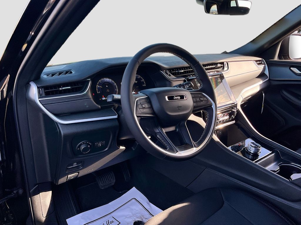 2025 Jeep Grand Cherokee - Photo 9