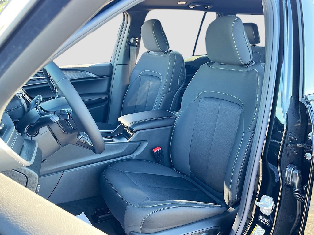 2025 Jeep Grand Cherokee - Photo 9