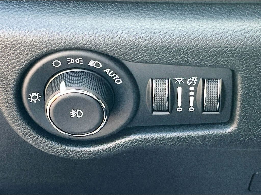 2026 Chrysler Pacifica - Photo 10